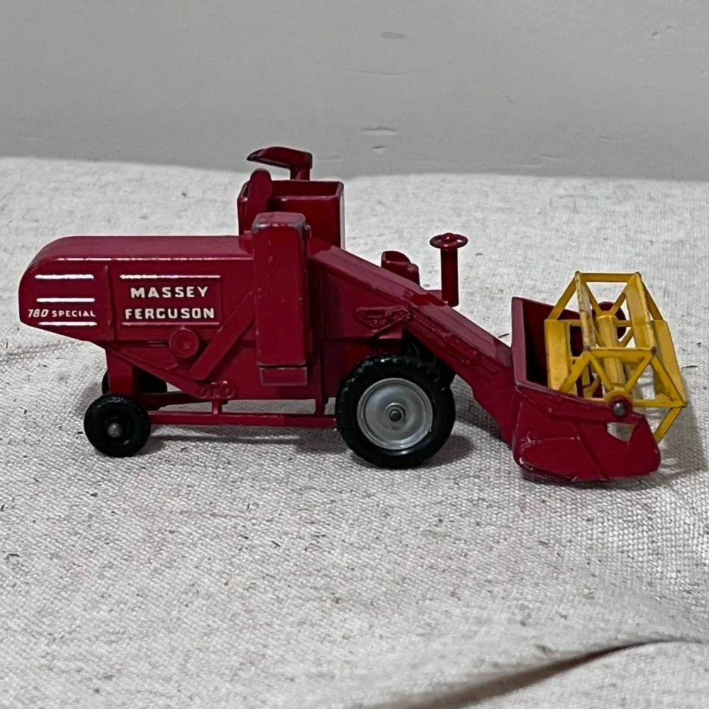 Lesney Massey Ferguson Combine Harvestor special 780 - Picture 8 of 11